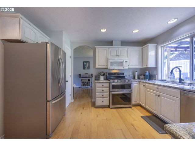 92702 FERN HILL Rd, Astoria, OR 97103