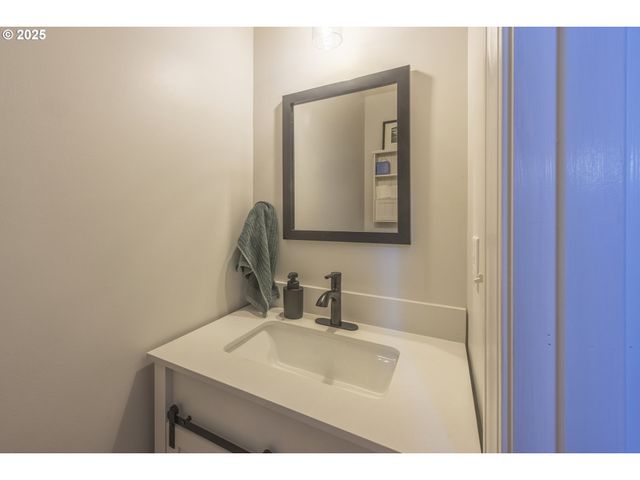 92702 FERN HILL Rd, Astoria, OR 97103