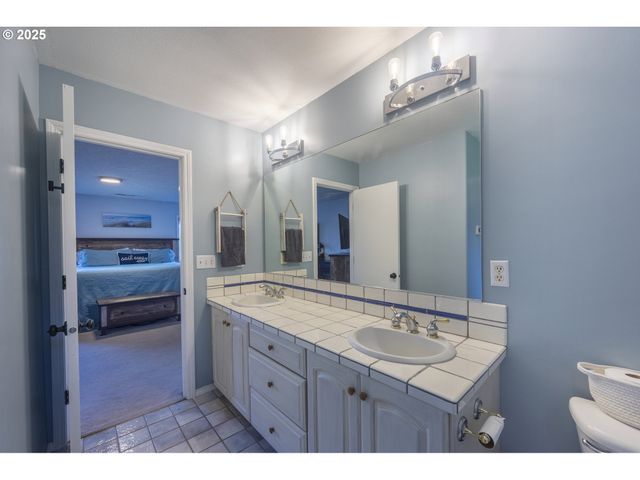 92702 FERN HILL Rd, Astoria, OR 97103