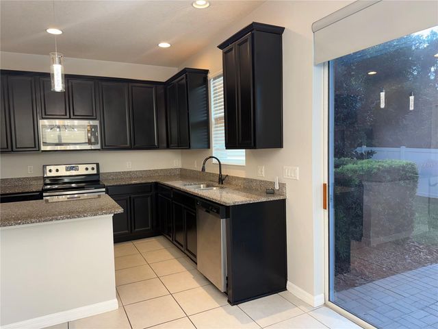 1142 E 10TH STREET, Apopka, FL 32703