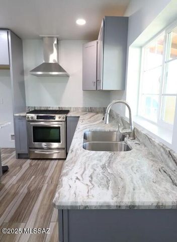 202 W Laguna Street, Tucson, AZ 85705