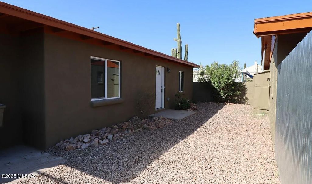 202 W Laguna Street, Tucson, AZ 85705
