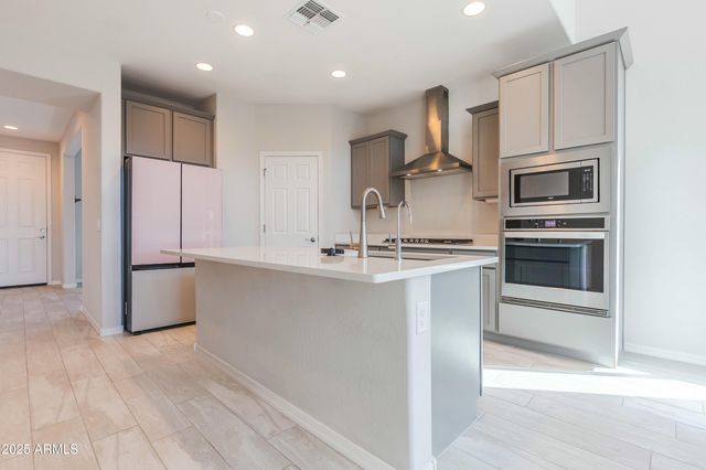 19801 W BADGETT Lane, Litchfield Park, AZ 85340