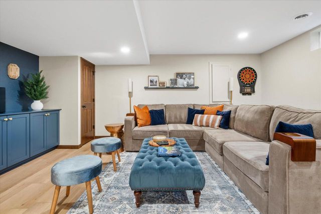 3552 Olde Howell ROAD, Waukesha, WI 53188