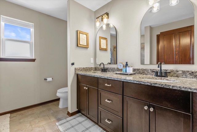 3552 Olde Howell ROAD, Waukesha, WI 53188