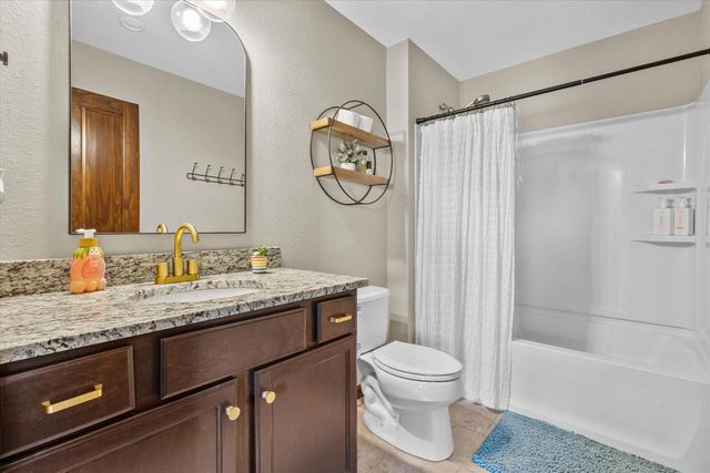 3552 Olde Howell ROAD, Waukesha, WI 53188