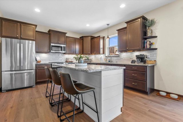 3552 Olde Howell ROAD, Waukesha, WI 53188