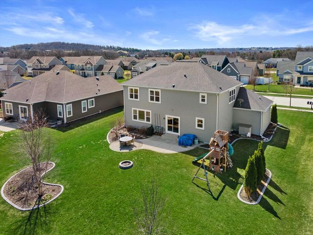 3552 Olde Howell ROAD, Waukesha, WI 53188