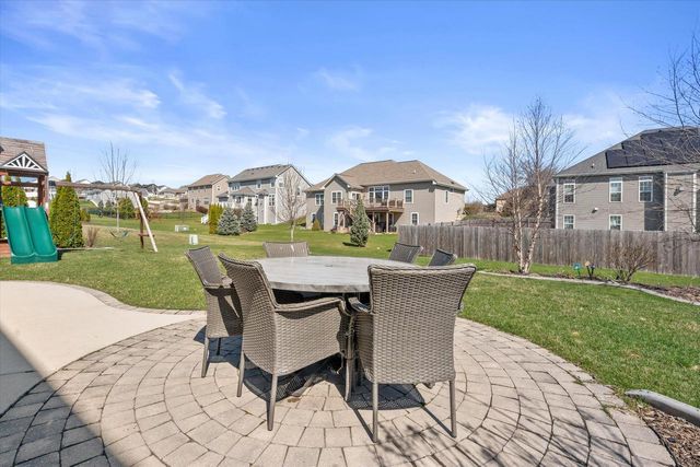 3552 Olde Howell ROAD, Waukesha, WI 53188