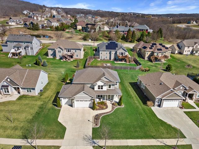 3552 Olde Howell ROAD, Waukesha, WI 53188