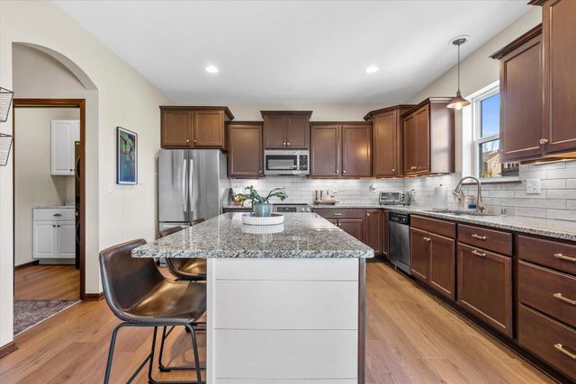 3552 Olde Howell ROAD, Waukesha, WI 53188