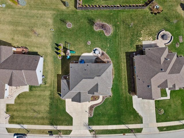 3552 Olde Howell ROAD, Waukesha, WI 53188