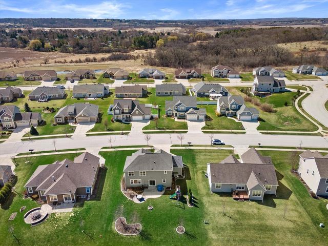 3552 Olde Howell ROAD, Waukesha, WI 53188