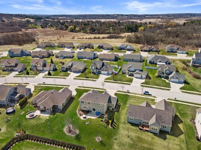 3552 Olde Howell ROAD, Waukesha, WI 53188