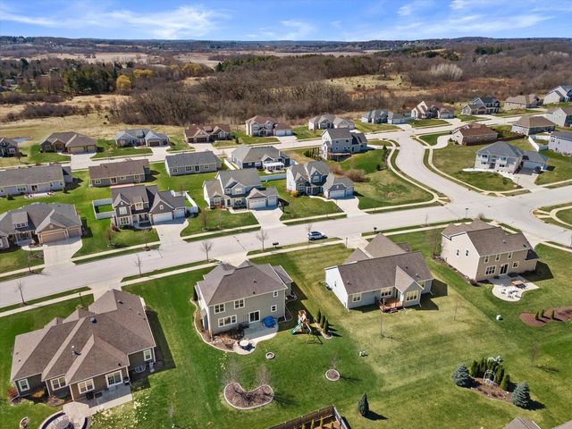 3552 Olde Howell ROAD, Waukesha, WI 53188