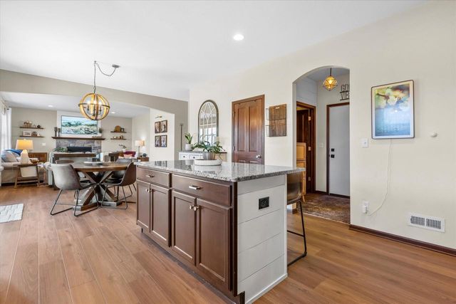 3552 Olde Howell ROAD, Waukesha, WI 53188