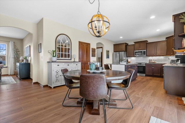 3552 Olde Howell ROAD, Waukesha, WI 53188