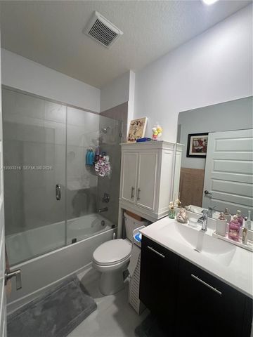 4670 NW 84th Ave 32, Doral, FL 33166