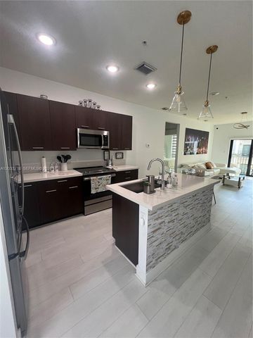 4670 NW 84th Ave 32, Doral, FL 33166