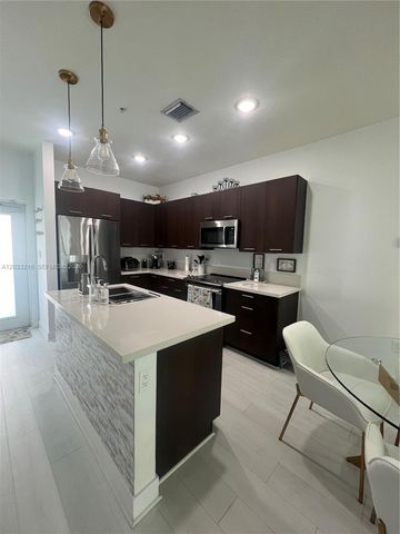 4670 NW 84th Ave 32, Doral, FL 33166