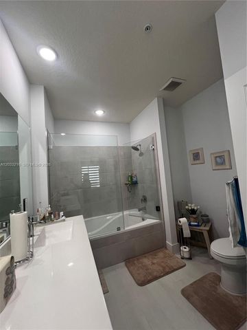 4670 NW 84th Ave 32, Doral, FL 33166
