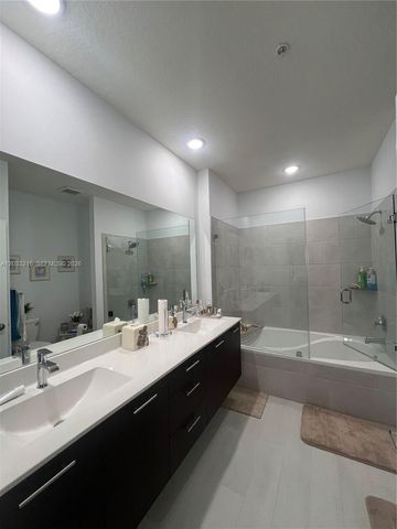 4670 NW 84th Ave 32, Doral, FL 33166