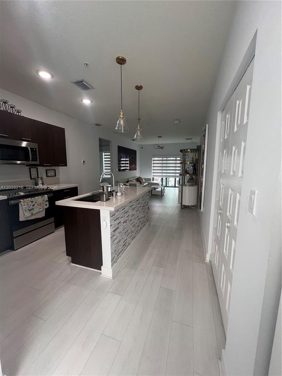 4670 NW 84th Ave 32, Doral, FL 33166