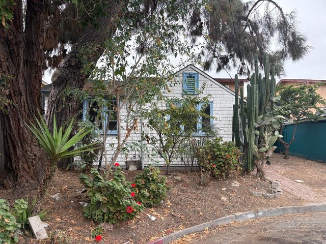 1631 Rosedale Avenue, Oakland, CA 94601