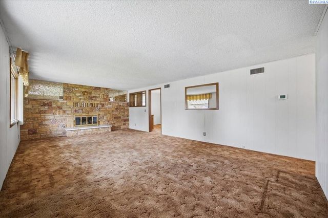 1220 Cottonwood Dr, Richland, WA 99354