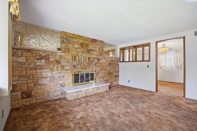 1220 Cottonwood Dr, Richland, WA 99354