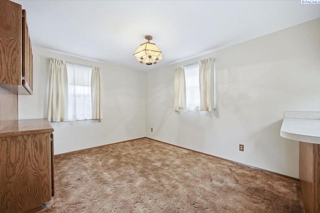 1220 Cottonwood Dr, Richland, WA 99354