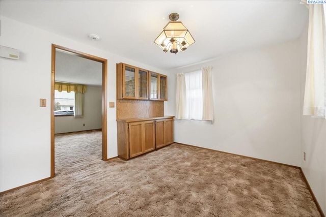 1220 Cottonwood Dr, Richland, WA 99354