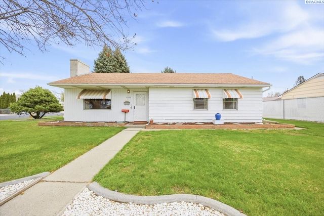 1220 Cottonwood Dr, Richland, WA 99354