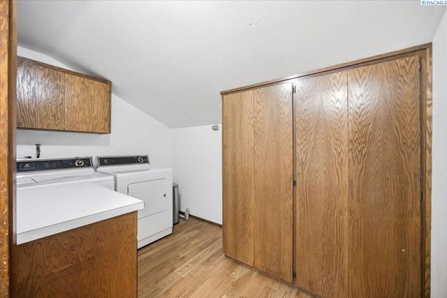 1220 Cottonwood Dr, Richland, WA 99354