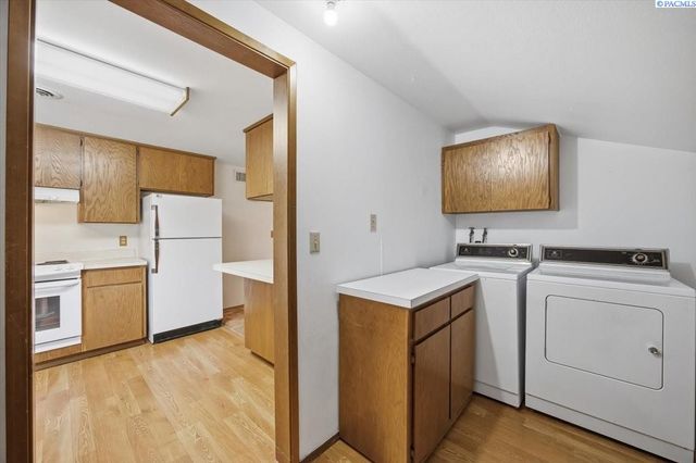 1220 Cottonwood Dr, Richland, WA 99354