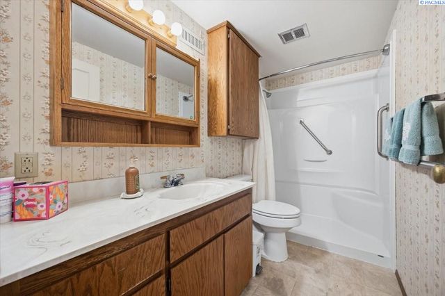 1220 Cottonwood Dr, Richland, WA 99354