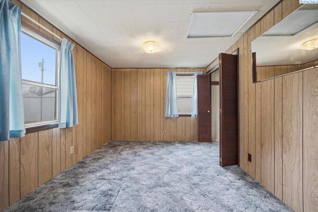 1220 Cottonwood Dr, Richland, WA 99354