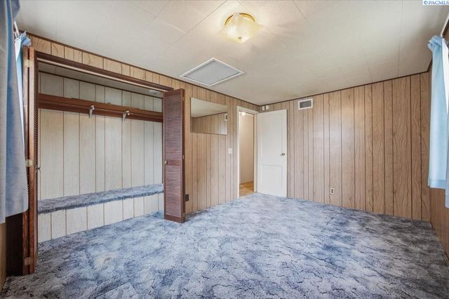 1220 Cottonwood Dr, Richland, WA 99354