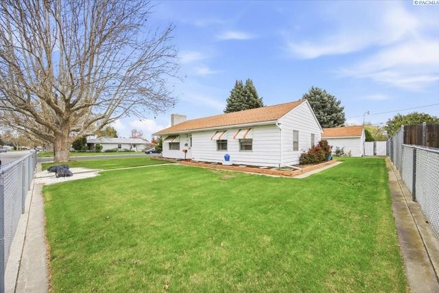 1220 Cottonwood Dr, Richland, WA 99354