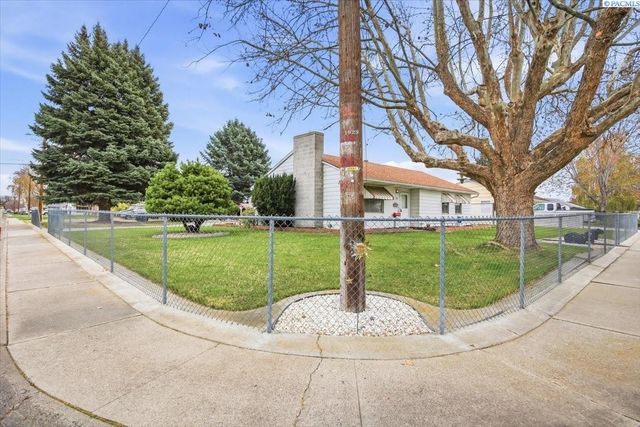 1220 Cottonwood Dr, Richland, WA 99354