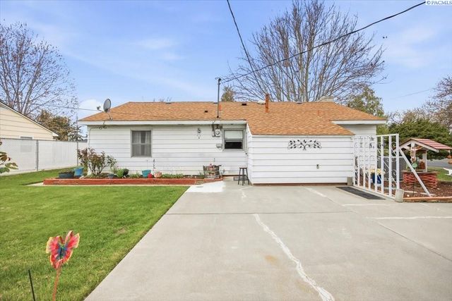 1220 Cottonwood Dr, Richland, WA 99354