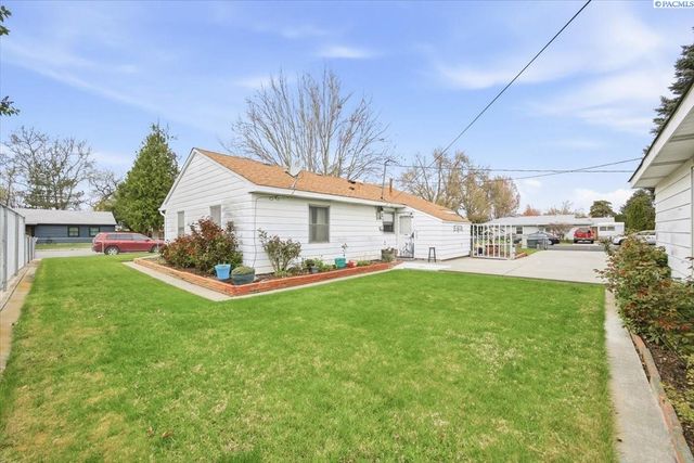 1220 Cottonwood Dr, Richland, WA 99354