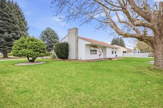 1220 Cottonwood Dr, Richland, WA 99354