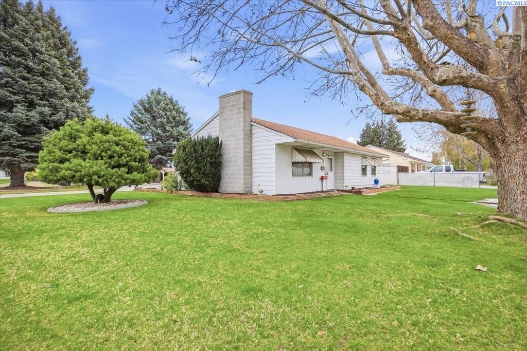 1220 Cottonwood Dr, Richland, WA 99354