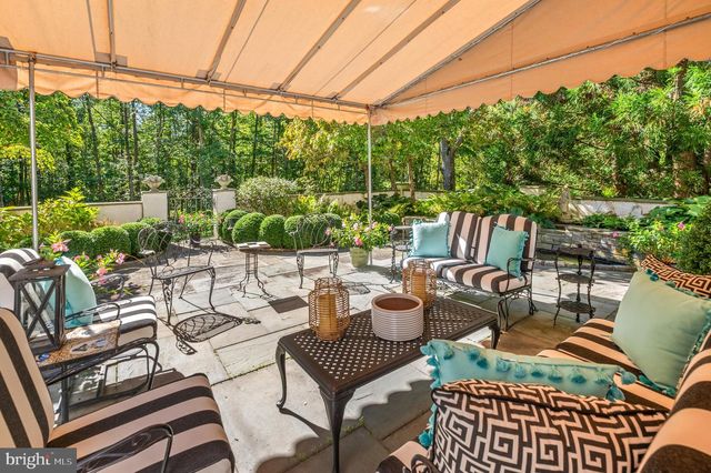 1236 DENBIGH LN, Wayne, PA 19087