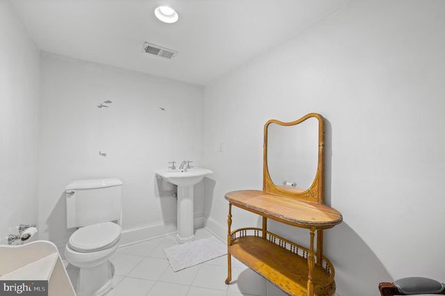 1236 DENBIGH LN, Wayne, PA 19087