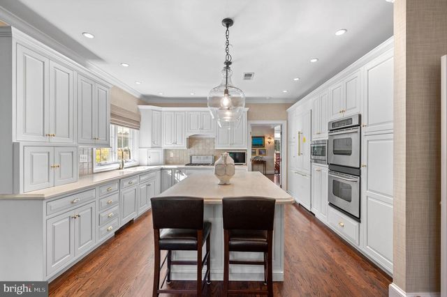 1236 DENBIGH LN, Wayne, PA 19087