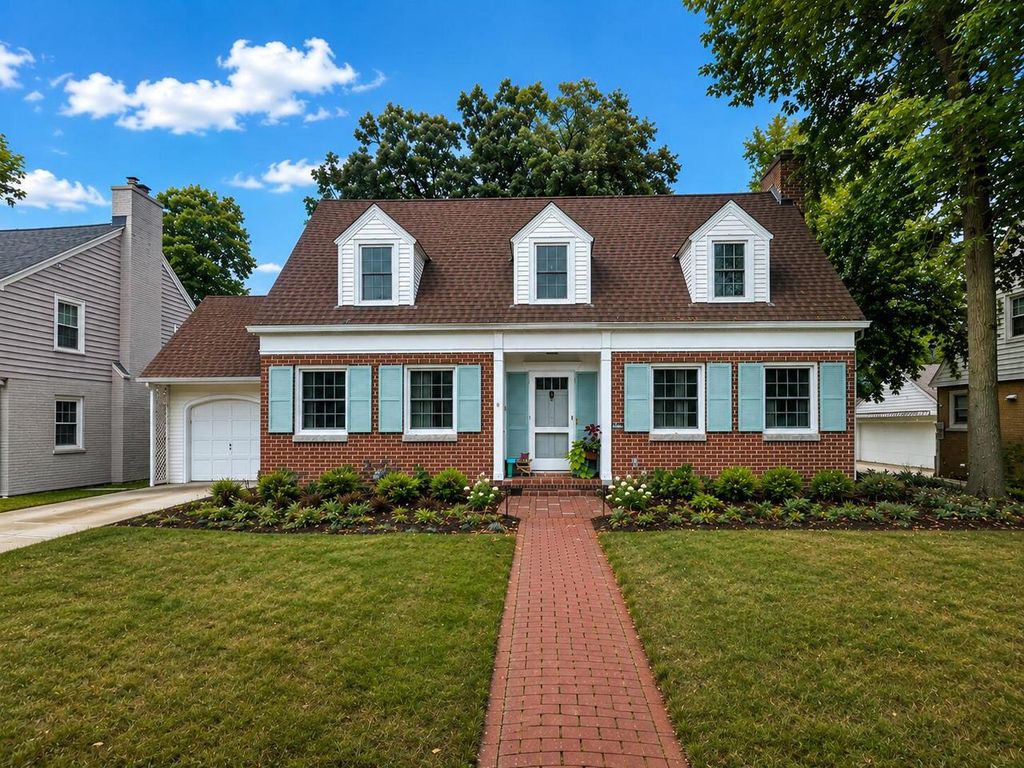 154 N 88th STREET, Wauwatosa, WI 53226