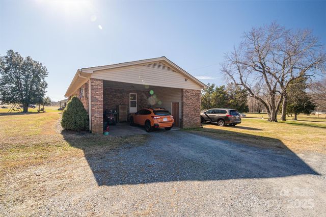 603 Tribal Road, Blacksburg, SC 29702