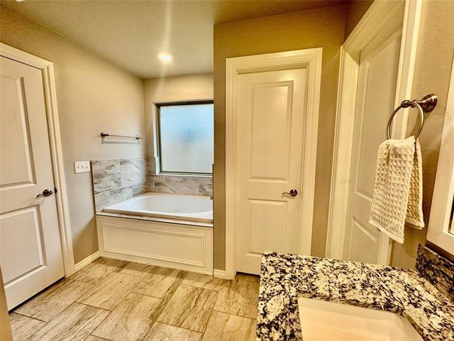 9137 NW 115th Terrace, Yukon, OK 73099